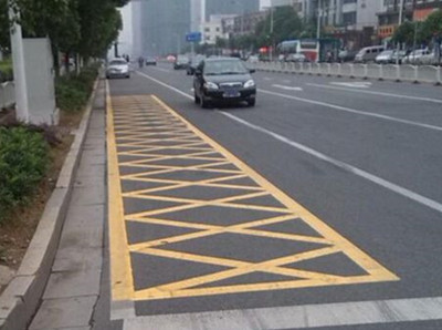 如东路边黄色网格线