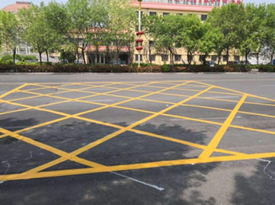 如东小区交通黄色网格线
