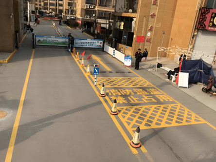 如东小区大门口划消防线